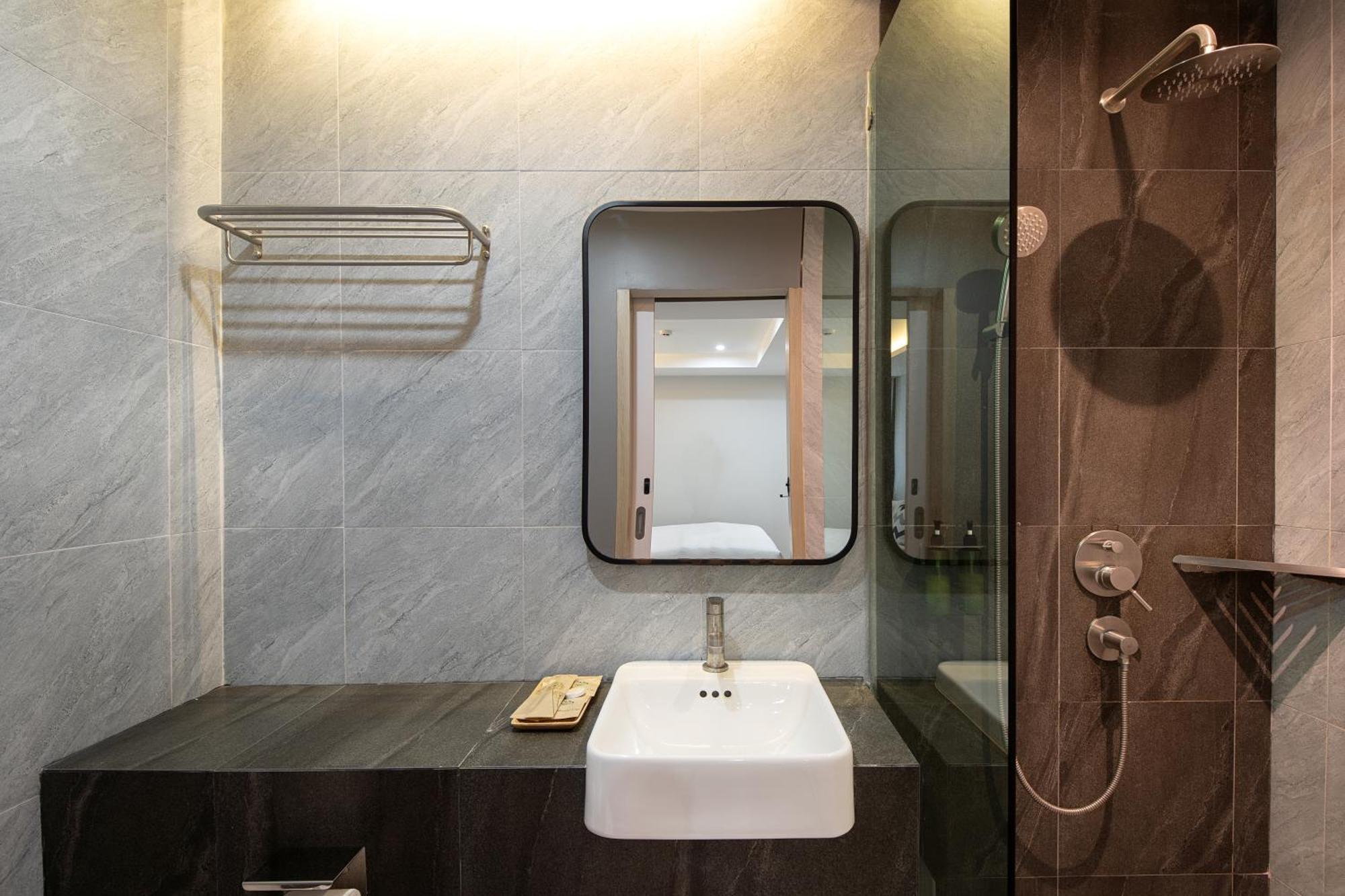 The Riski Hotel At Bangphlat Station Sha Bangkok Eksteriør bilde
