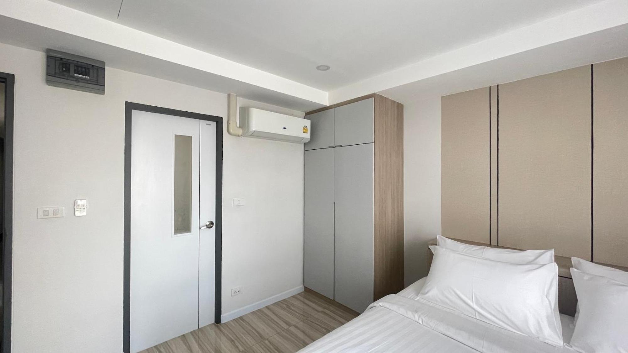 The Riski Hotel At Bangphlat Station Sha Bangkok Rom bilde